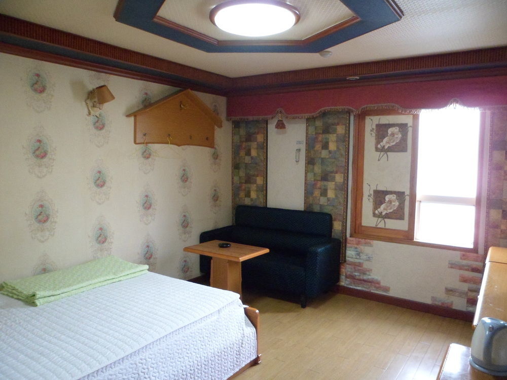 Alps Motel Busan Buitenkant foto